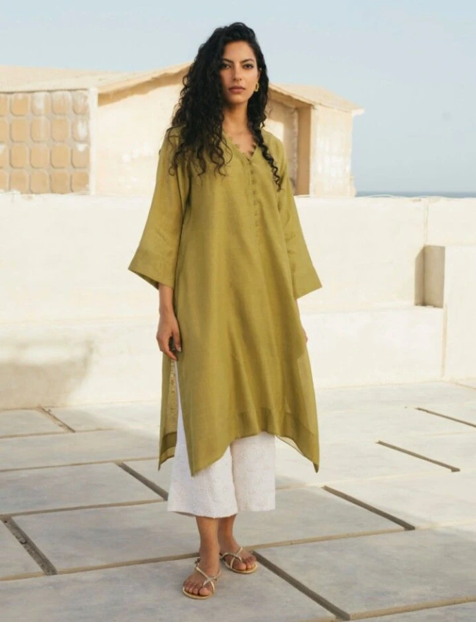 minimal kurta set outfit in solid color for comfortable everyday wear